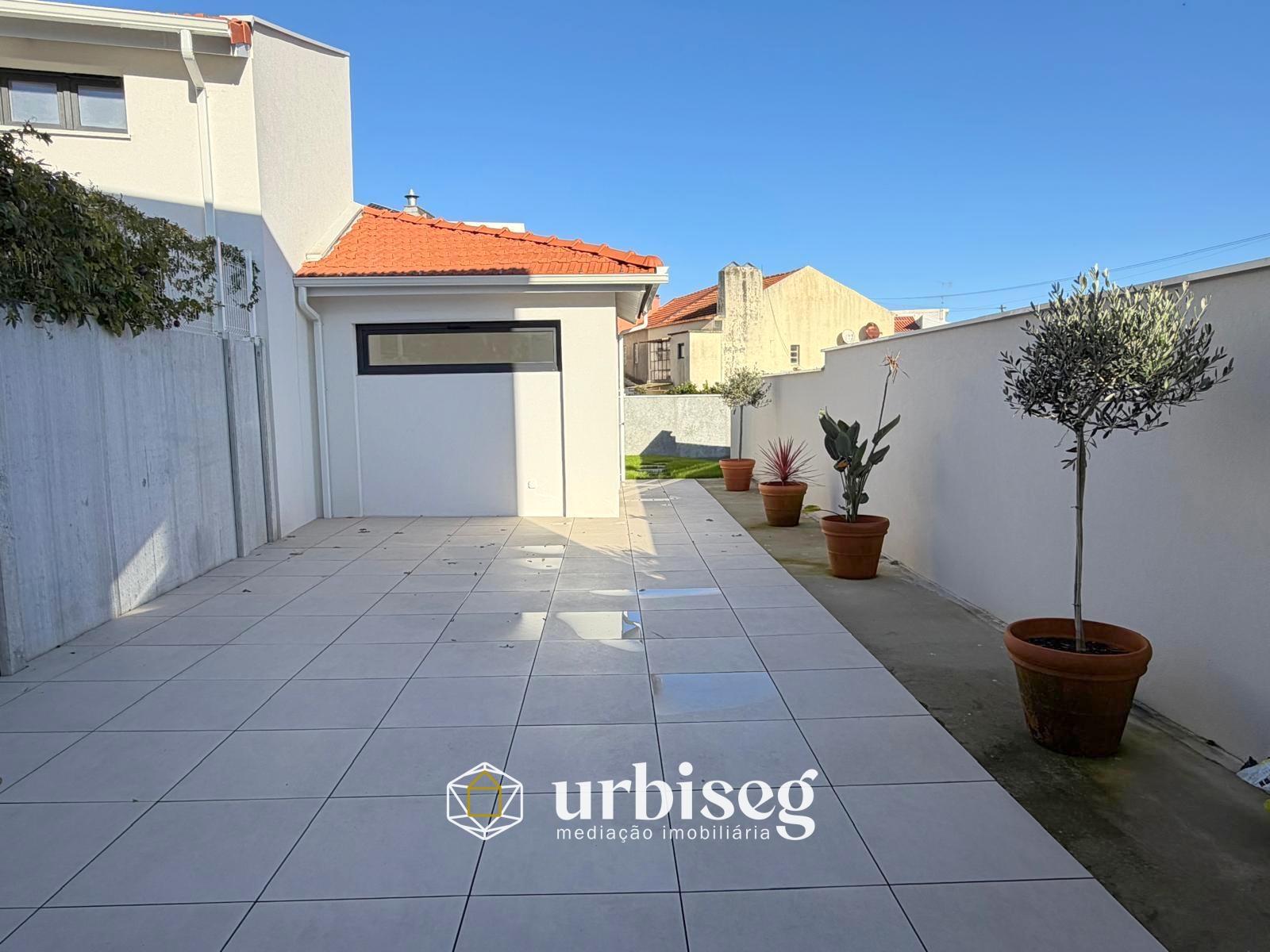 MORADIA NOVA A ESTREAR, CENTRO DA VILA DE QUIAIOS | FIGUEIRA DA FOZ