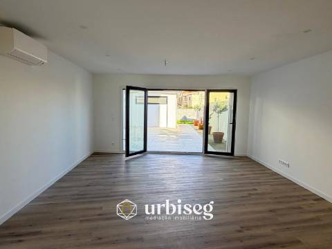 MORADIA NOVA A ESTREAR, CENTRO DA VILA DE QUIAIOS | FIGUEIRA DA FOZ