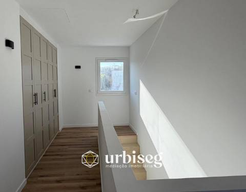 MORADIA NOVA A ESTREAR, CENTRO DA VILA DE QUIAIOS | FIGUEIRA DA FOZ