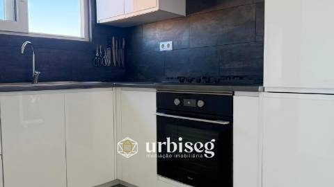 MORADIA REABILITADA COM 415M² | TERRAÇO | POTENCIAL COMERCIAL | ALQUEIDÃO – FIGUEIRA DA FOZ