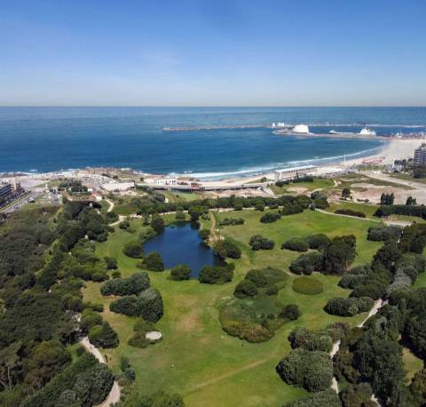 T4 com 168.02 m2 e varanda, em condomínio de luxo, Matosinhos Sul