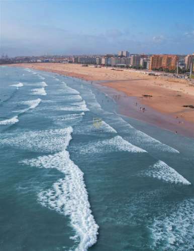 T2 com 92.09 m2 e varanda, em condomínio de luxo, Matosinhos Sul