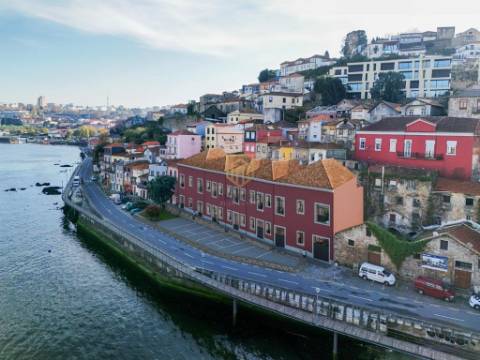 T1 com Mezanine com vistas para o rio em Vila Nova de Gaia