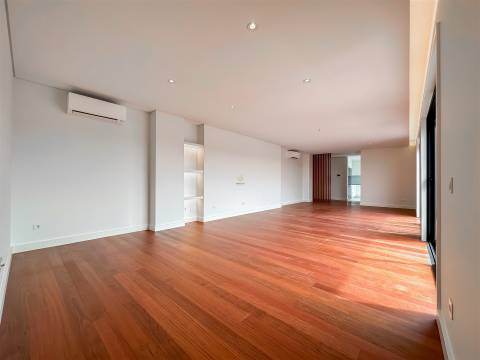 Apartamento T4 Arrendamento em Matosinhos e Leça da Palmeira,Matosinhos