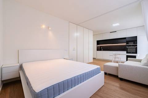 Apartamento T0 equipado e mobilado nas Antas, para venda.