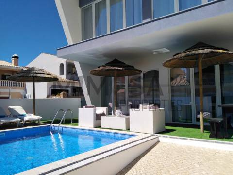 Moradia moderna t3 com piscina e perto da praia em Burgau, Lagos