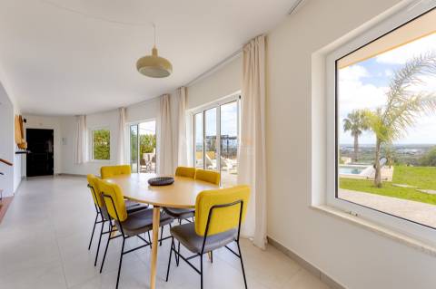 Moradia térrea com 2 quartos e vistas, Lagos