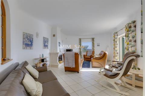 Moradia T3 com Piscina Privada — Budens, Algarve