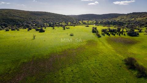 Terreno para construção e investimento em turismo em Bensafrim