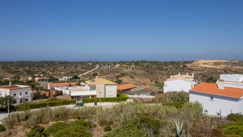 Moradia T4 para restauro na Costa Vicentina-Carrapateira, Algarve