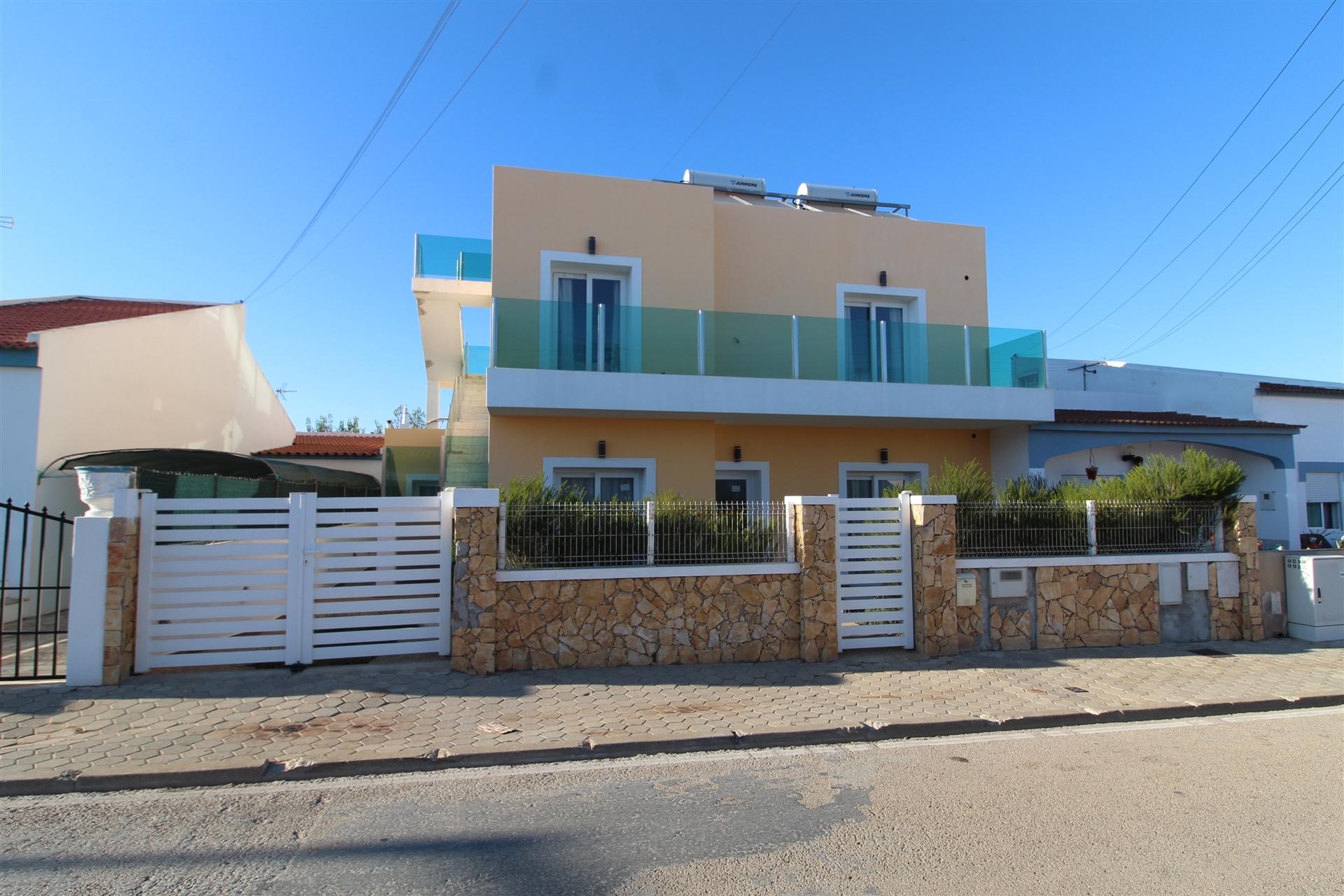 Moradia T6+2 em Sagres – Próxima da Praia e com Vista Mar