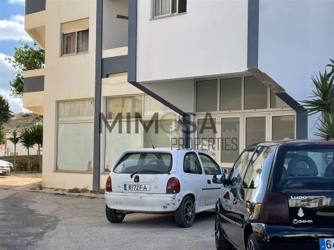 Loja Comercial com Elevado Potencial na Praia da Luz, Lagos