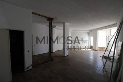 Loja Comercial com Elevado Potencial na Praia da Luz, Lagos