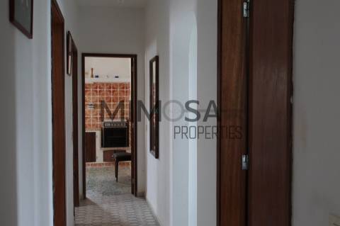 Casa com amplo terreno oportunidade de investimento perto de Lagos