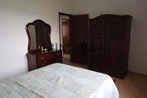 Casa com amplo terreno oportunidade de investimento perto de Lagos
