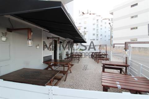 (2 licenças) Loja/Restaurante perto da praia Dona Ana, Lagos
