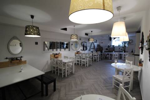 (2 licenças) Loja/Restaurante perto da praia Dona Ana, Lagos