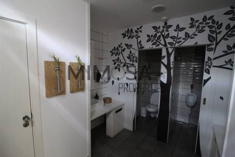 (2 licenças) Loja/Restaurante perto da praia Dona Ana, Lagos