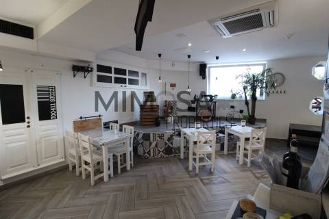 (2 licenças) Loja/Restaurante perto da praia Dona Ana, Lagos