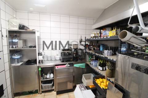 (2 licenças) Loja/Restaurante perto da praia Dona Ana, Lagos