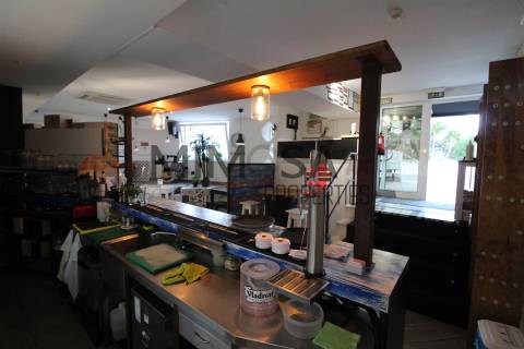 (2 licenças) Loja/Restaurante perto da praia Dona Ana, Lagos