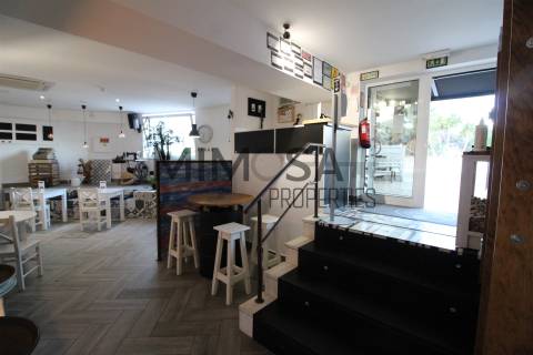 (2 licenças) Loja/Restaurante perto da praia Dona Ana, Lagos