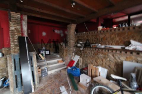 (2 licenças) Loja/Restaurante perto da praia Dona Ana, Lagos