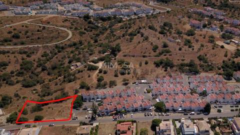 Lotes para construção de 3 moradias geminadas em Ferragudo