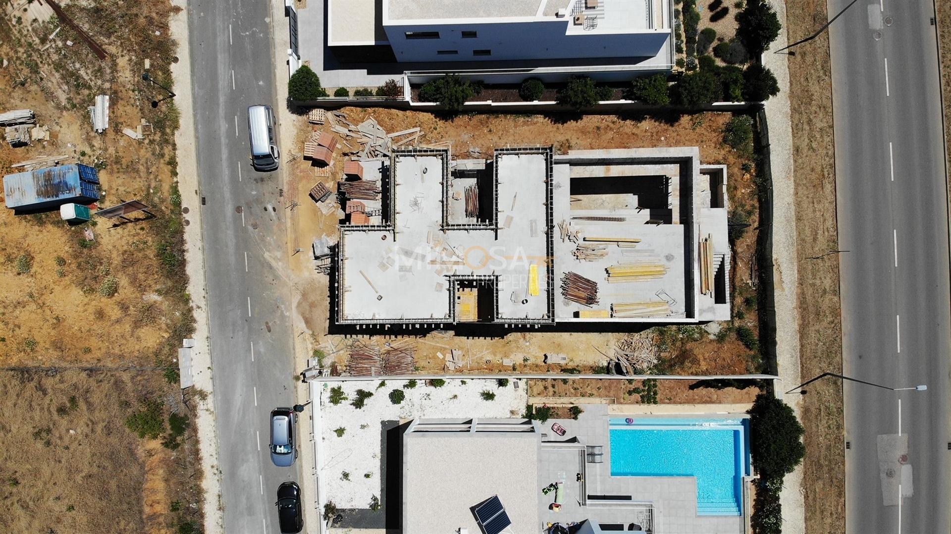 Moradia T4 personabilizável perto da Praia de Porto de Mós, Lagos