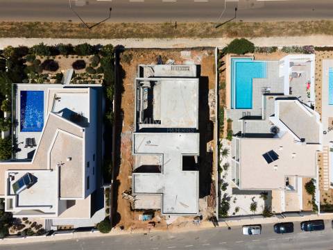 Moradia T4 personabilizável perto da Praia de Porto de Mós, Lagos