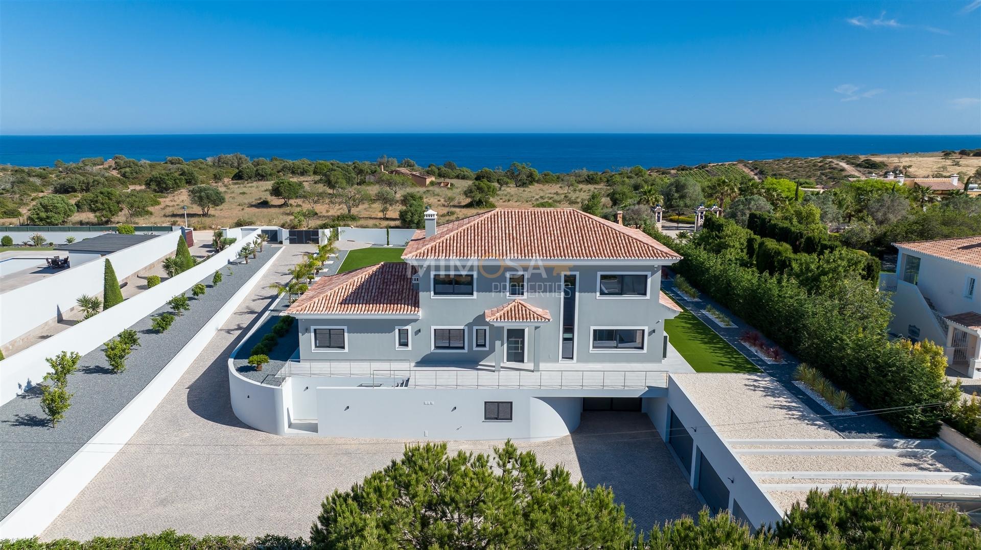 Moradia de Luxo entre o Boavista Golf e as Falésias de Lagos