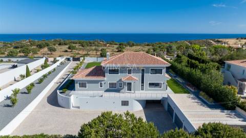 Moradia de Luxo entre o Boavista Golf e as Falésias de Lagos