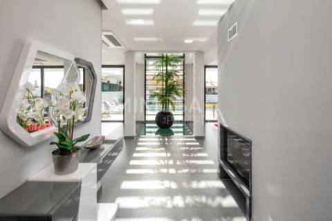 Moradia T3+1 com Piscina em Ferragudo, Algarve - Próxima ao Golfe