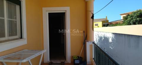 Moradia T5 de 3 pisos com moradia T1 independente e Garagem, Lagos