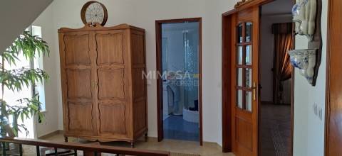 Moradia T5 de 3 pisos com moradia T1 independente e Garagem, Lagos