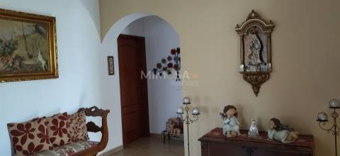 Moradia T5 de 3 pisos com moradia T1 independente e Garagem, Lagos