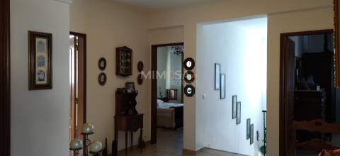 Moradia T5 de 3 pisos com moradia T1 independente e Garagem, Lagos