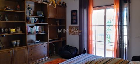 Moradia T5 de 3 pisos com moradia T1 independente e Garagem, Lagos