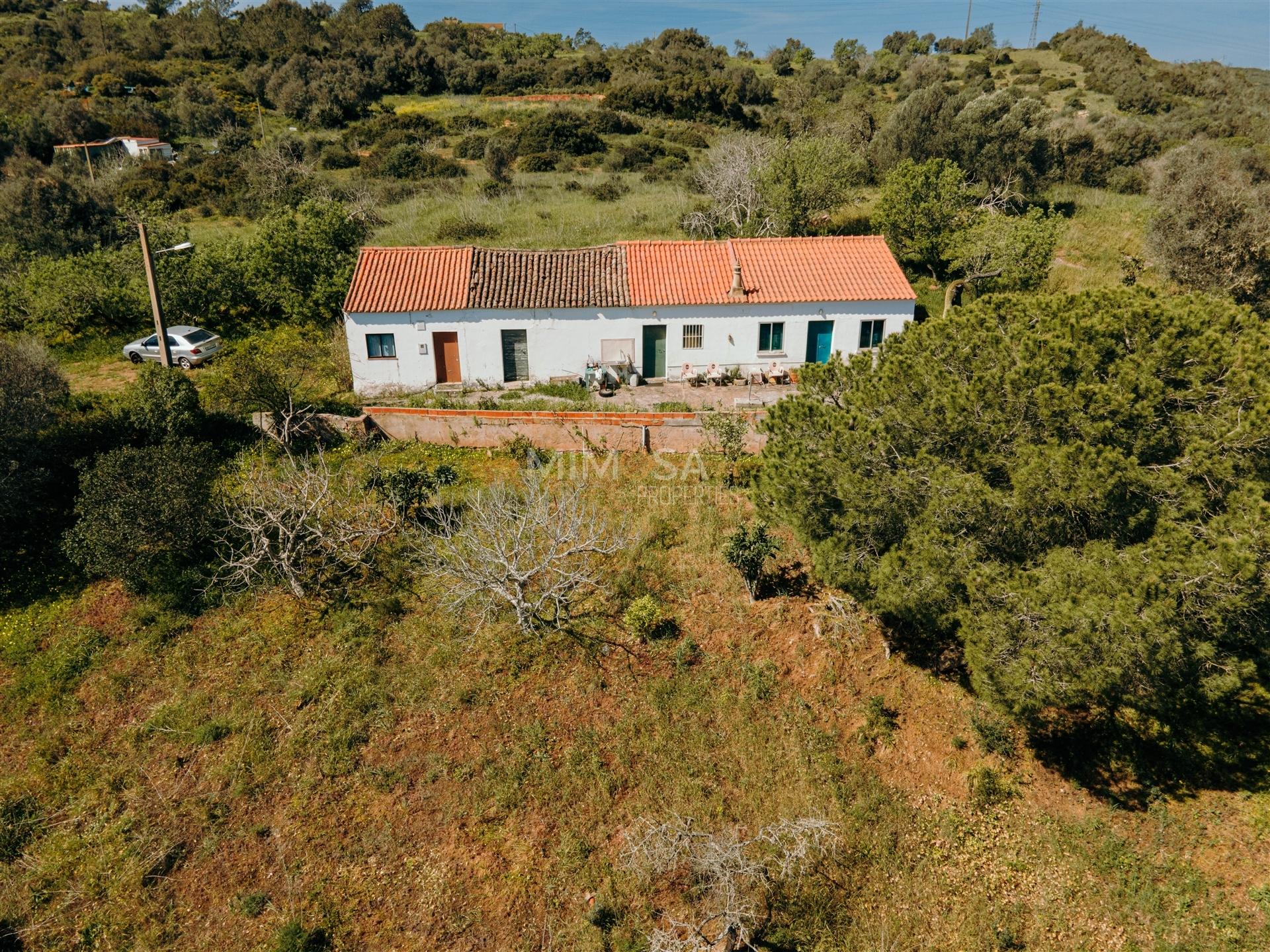 Quinta com 6 hectares e Vista Panorâmica – Lagos, Algarve