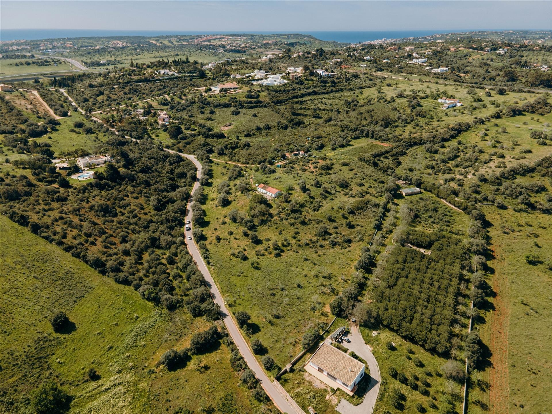 Quinta com 6 hectares e Vista Panorâmica – Lagos, Algarve