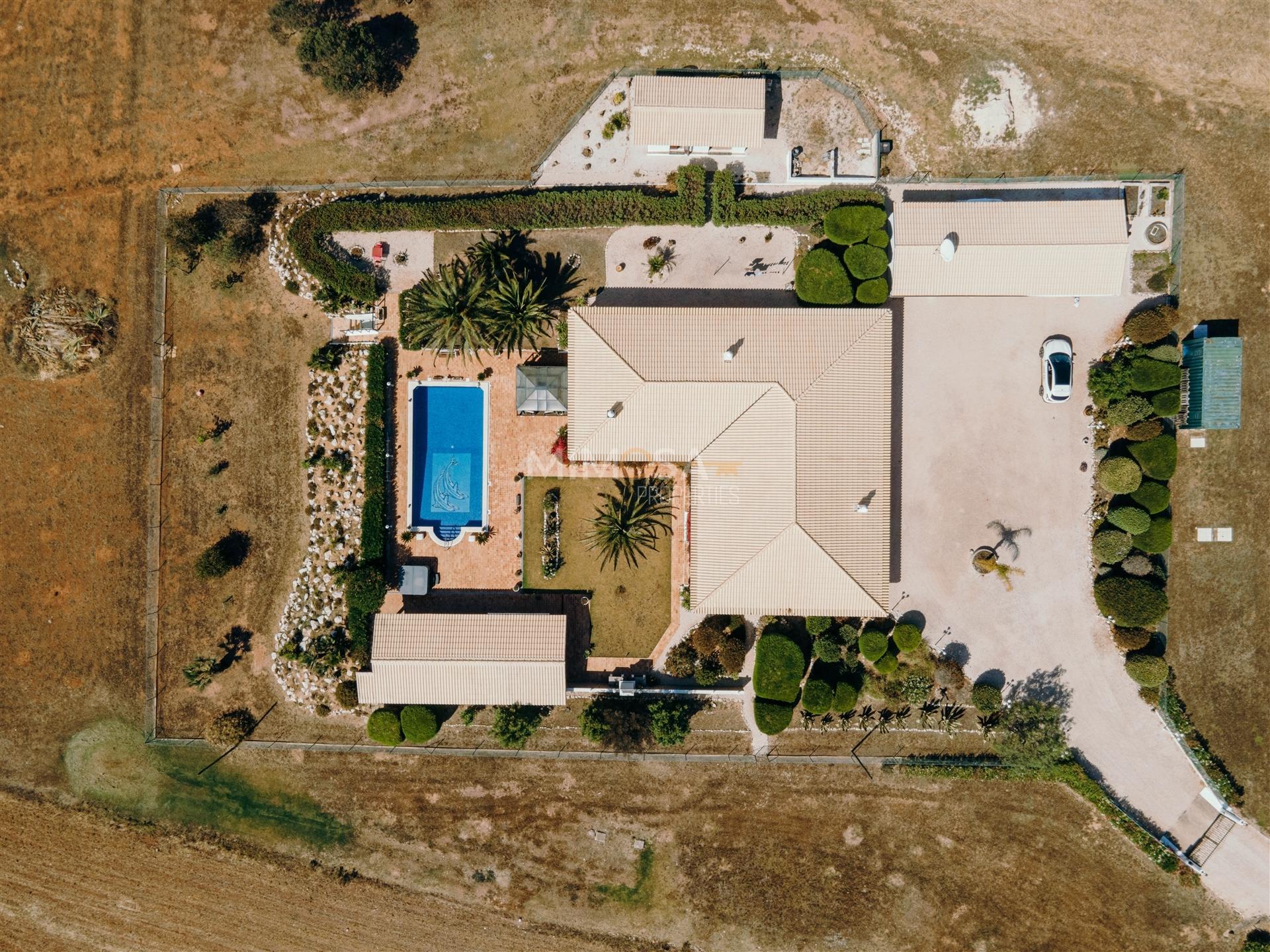 Moradia T3+1 com piscina, garagem, 3,6 ha de terreno - Bensafrim