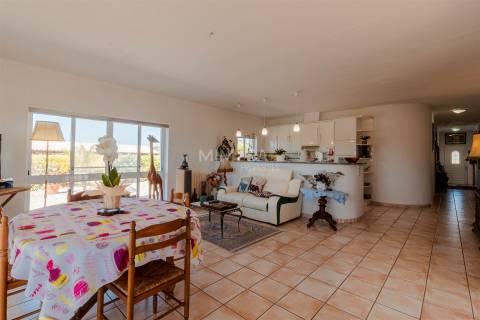 Moradia T3+1 com piscina, garagem, 3,6 ha de terreno - Bensafrim