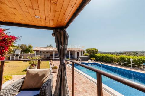 Moradia T3+1 com piscina, garagem, 3,6 ha de terreno - Bensafrim