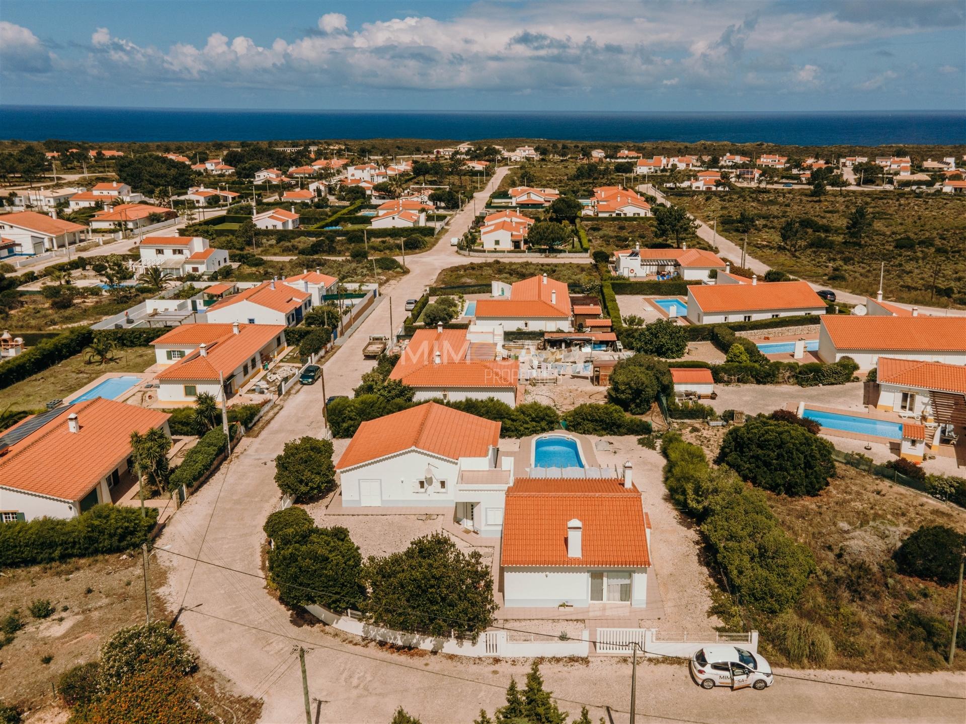 Moradia T4 com Piscina e Vista Mar no Vale da Telha, Aljezur