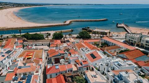 Moradia T2 com licença AL no Centro de Lagos, a 2min da Praia