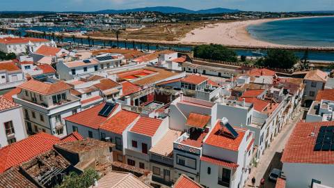 Moradia T2 com licença AL no Centro de Lagos, a 2min da Praia