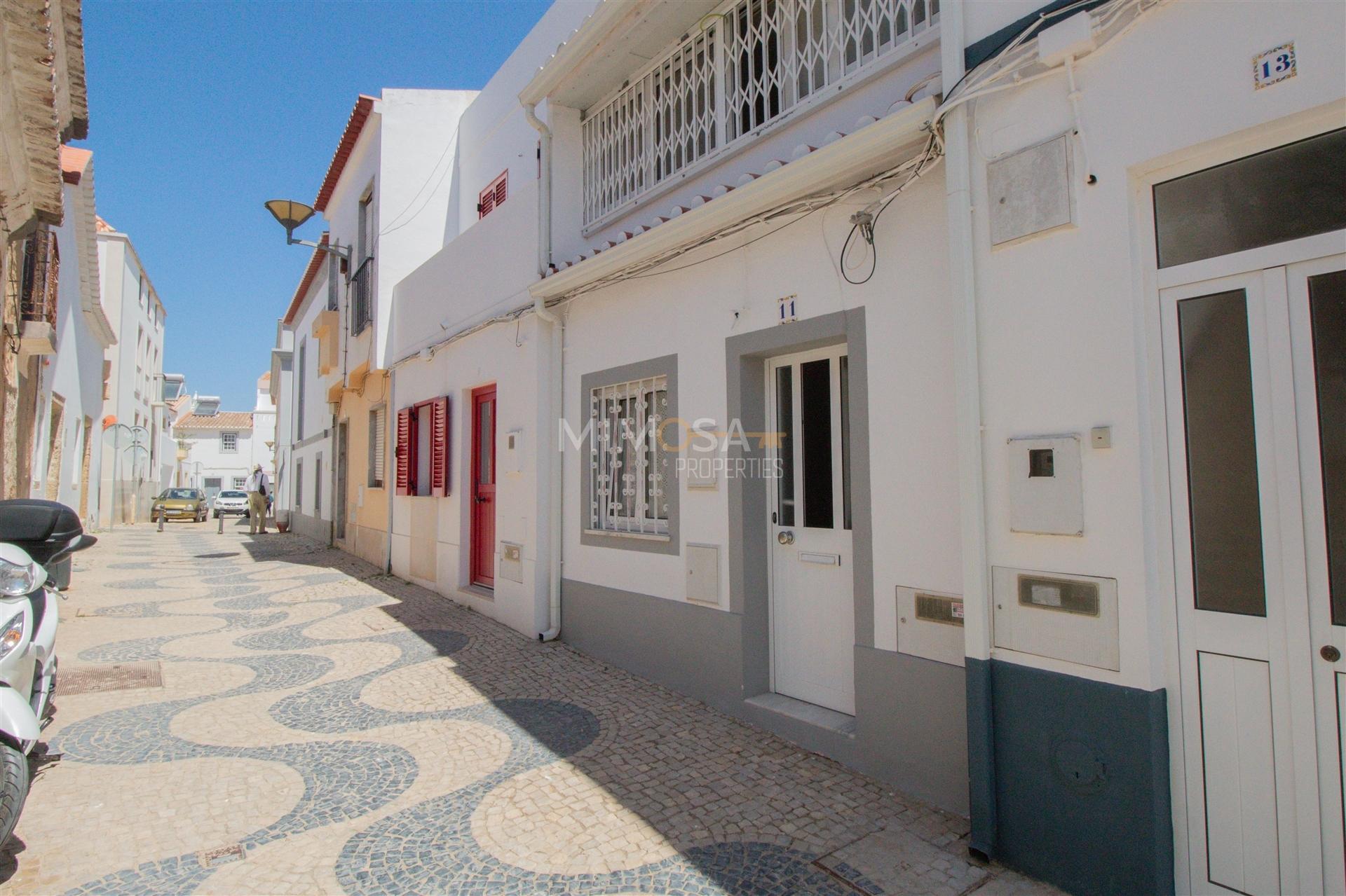 Moradia T2 com licença AL no Centro de Lagos, a 2min da Praia