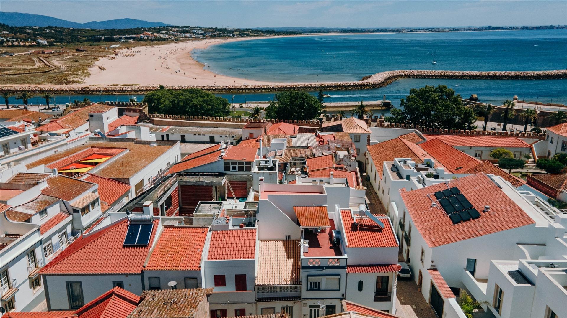 Moradia T2 com licença AL no Centro de Lagos, a 2min da Praia