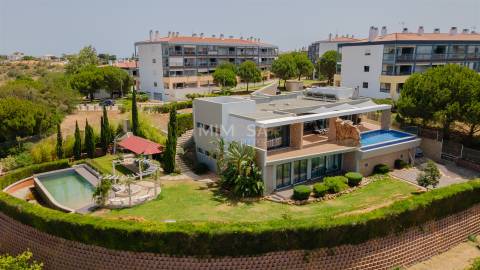 Moradia de Luxo com vistas desafogadas, Piscinas e Jardins - Lagos