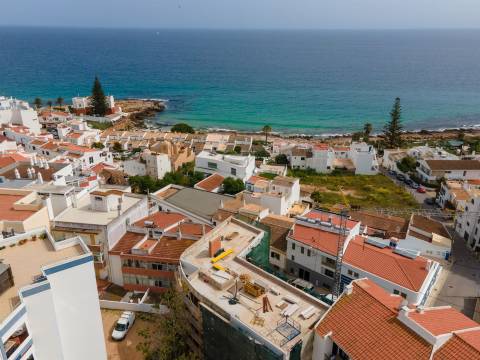 Edifício de 6 T1 com Piscina na Praia da Luz